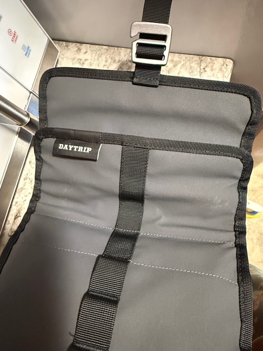 Yeti Daytrip 6L lunchbag - Picture 2 of 4